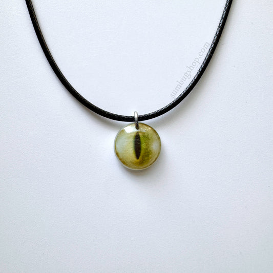 Cat Eye Pendant Necklace